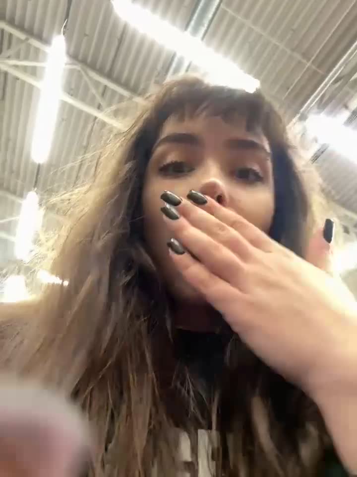 pantyless cam recording